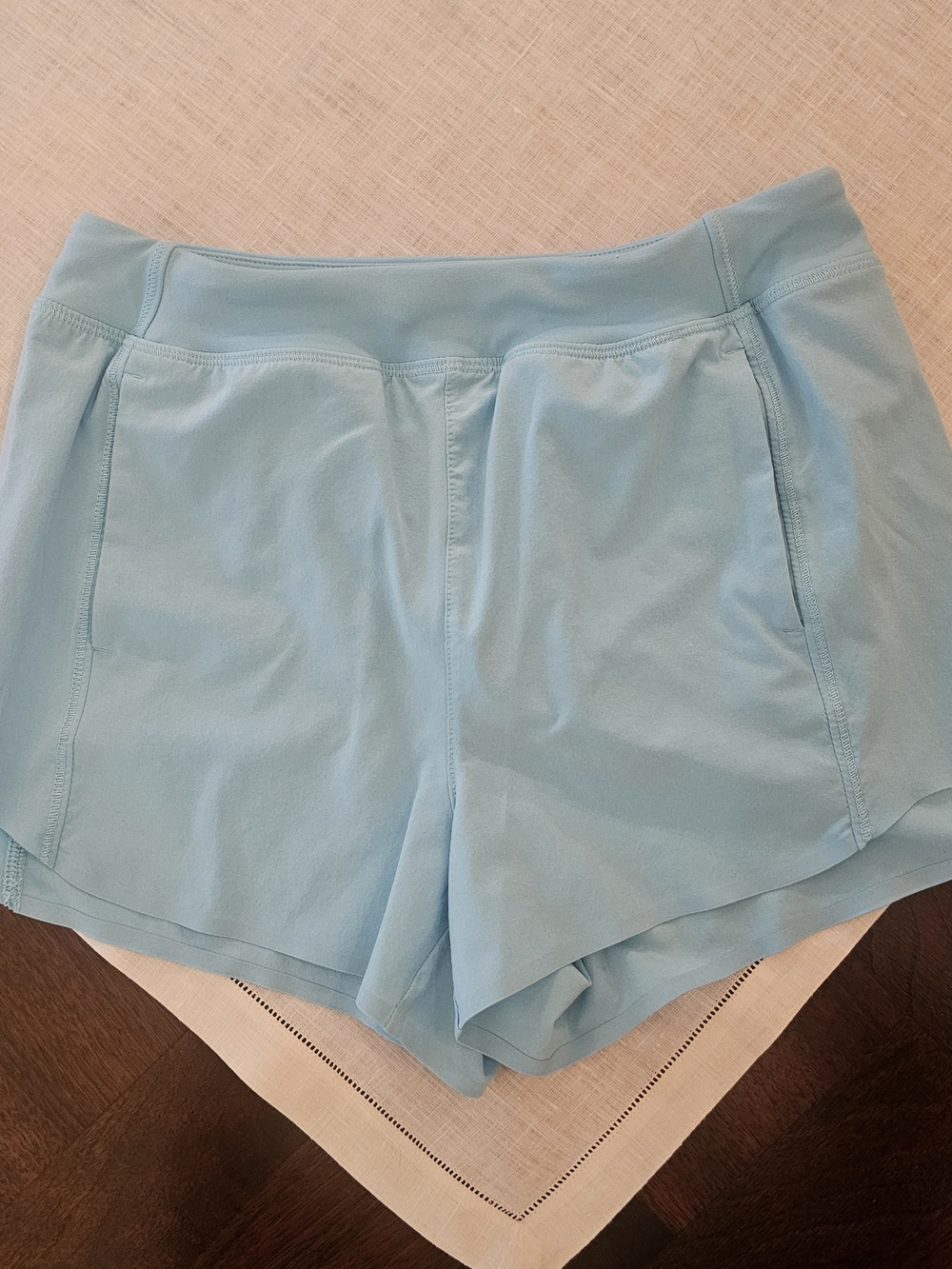 Athleta Girls On Your Mark 2.5" Athletic Light Blue Running Shorts M 8/10